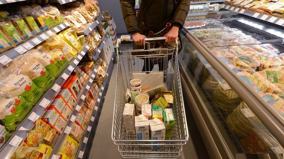 اتحادات عديدة في قطاع صناعة المواد الغذائية التزمت بتقليل السكر والملح والدهون والسعرات الحرارية في منتجاتها.