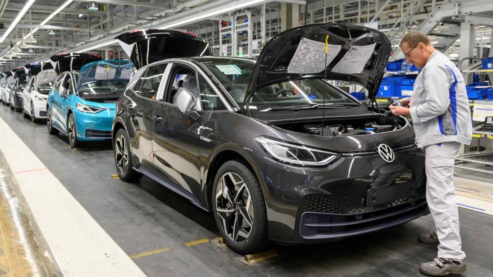 انخفاض المبيعات في الصين أكبر سوق لشركة فولكسفاجن كان حادا بشكل خاص.