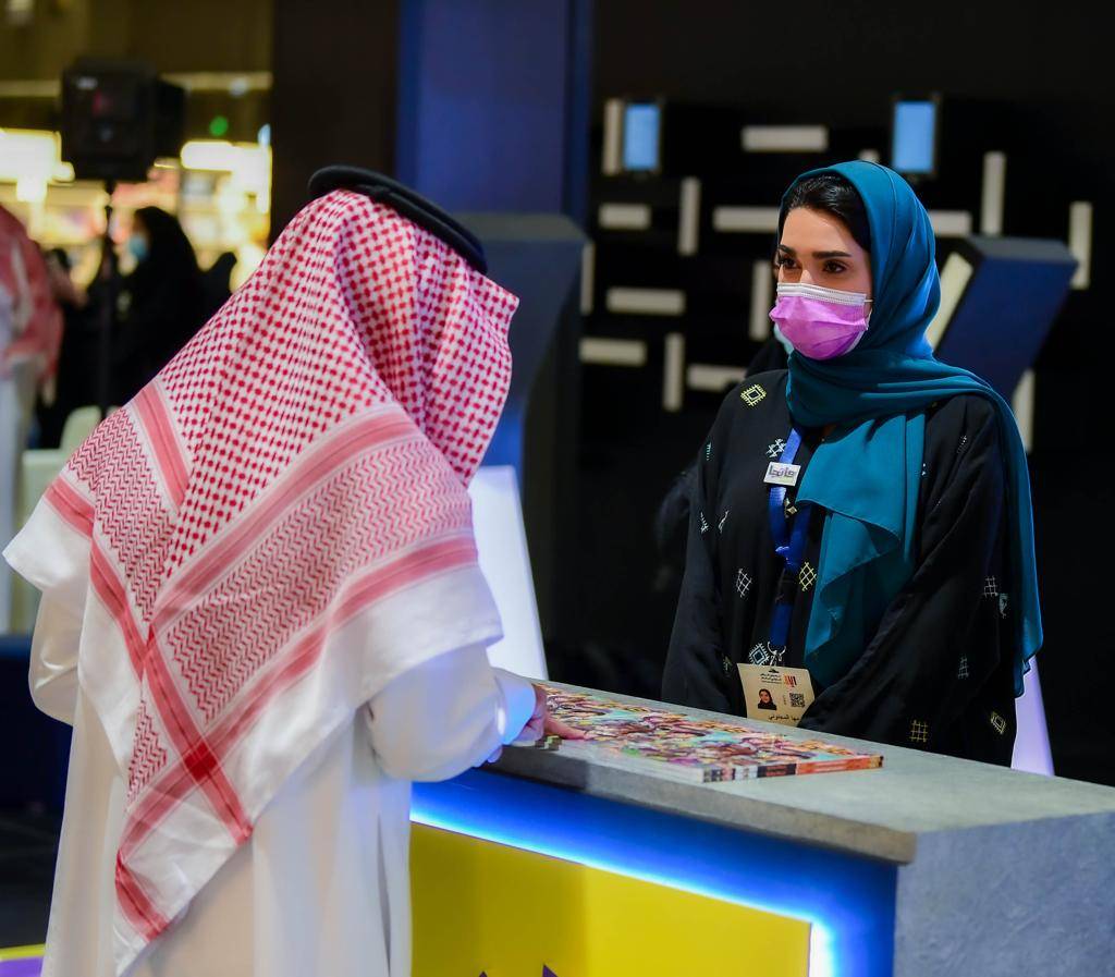 معرض الرياض للكتاب .. «المعلقات السبع» تخطف الأنظار  ومبادرة «ساقية الرياض» تدعم المواهب