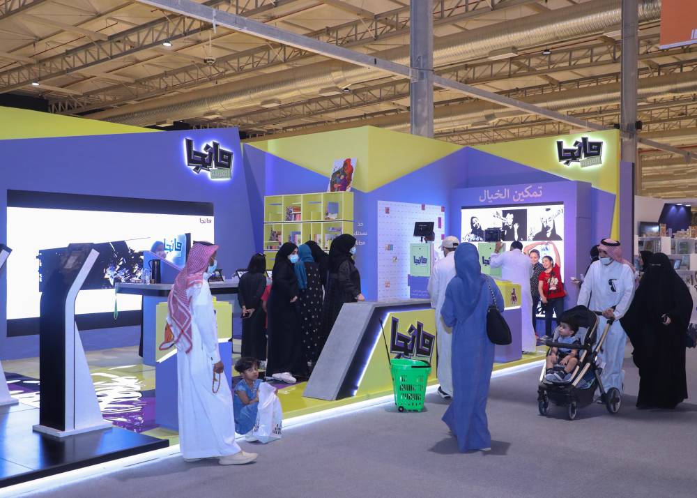 معرض الرياض للكتاب .. «المعلقات السبع» تخطف الأنظار  ومبادرة «ساقية الرياض» تدعم المواهب