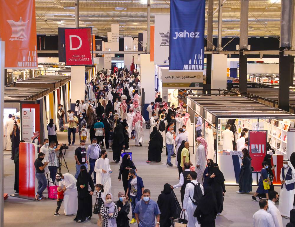 إقبال كبير من زوار المعرض في آول أيام فعالياته وسط تنظيم مميز . تصوير : بشير صالح  يزيد السمراني