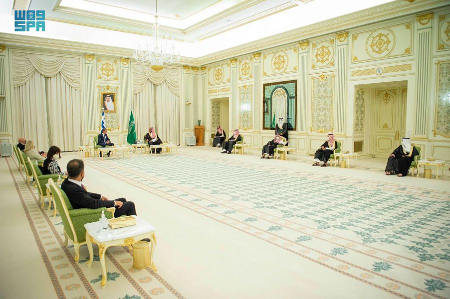 ولي العهد يلتقي برئيس الوزراء اليوناني
