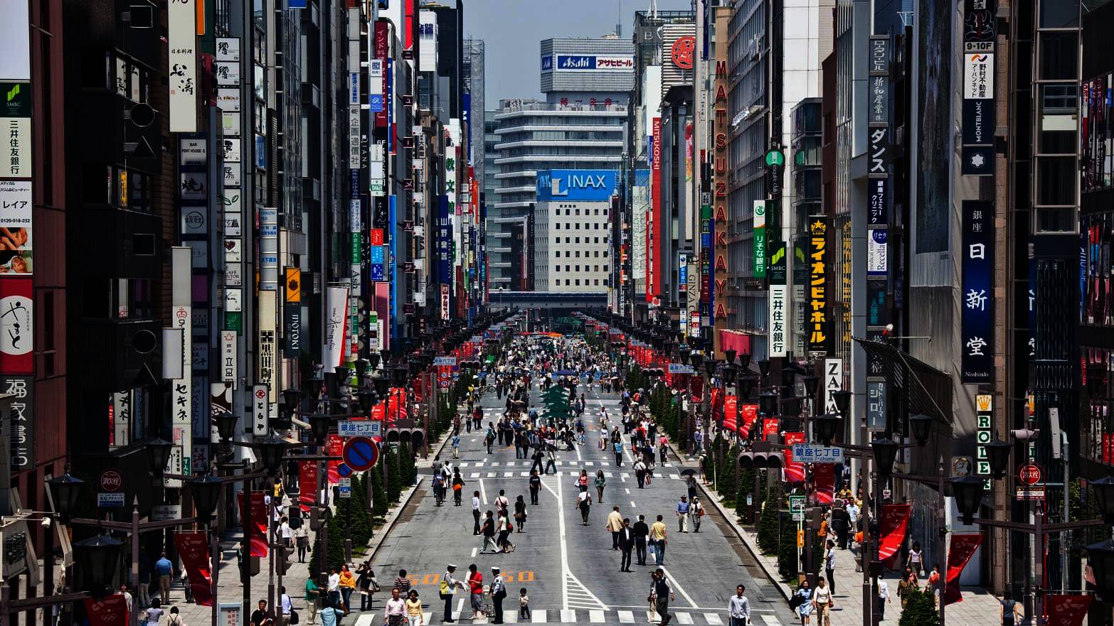 جانب من منطقة جينزا التجارية في طوكيو.