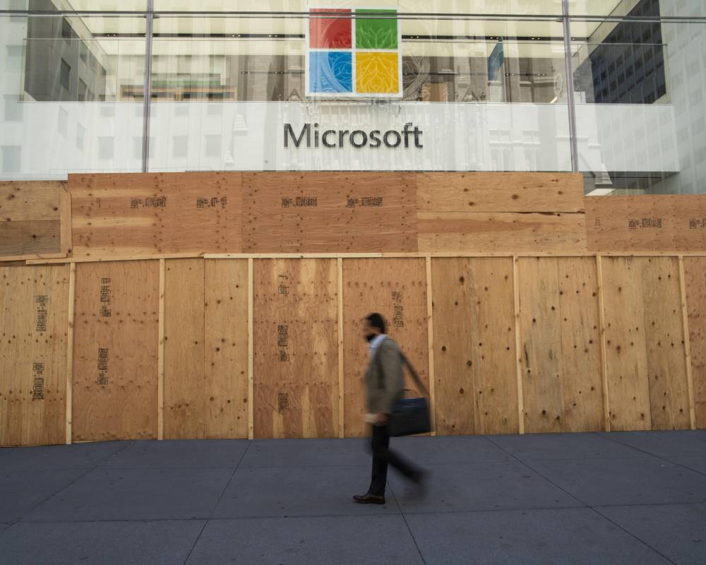 ارتفاع سهم مايكروسوفت يمنح الشركة قيمة سوقية تبلغ 2.49 تريليون دولار.
