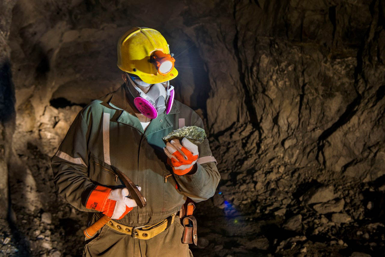 الذهب في السعودية .. استثمارات بـ 7 مليارات ريال تنتج 323 طنا