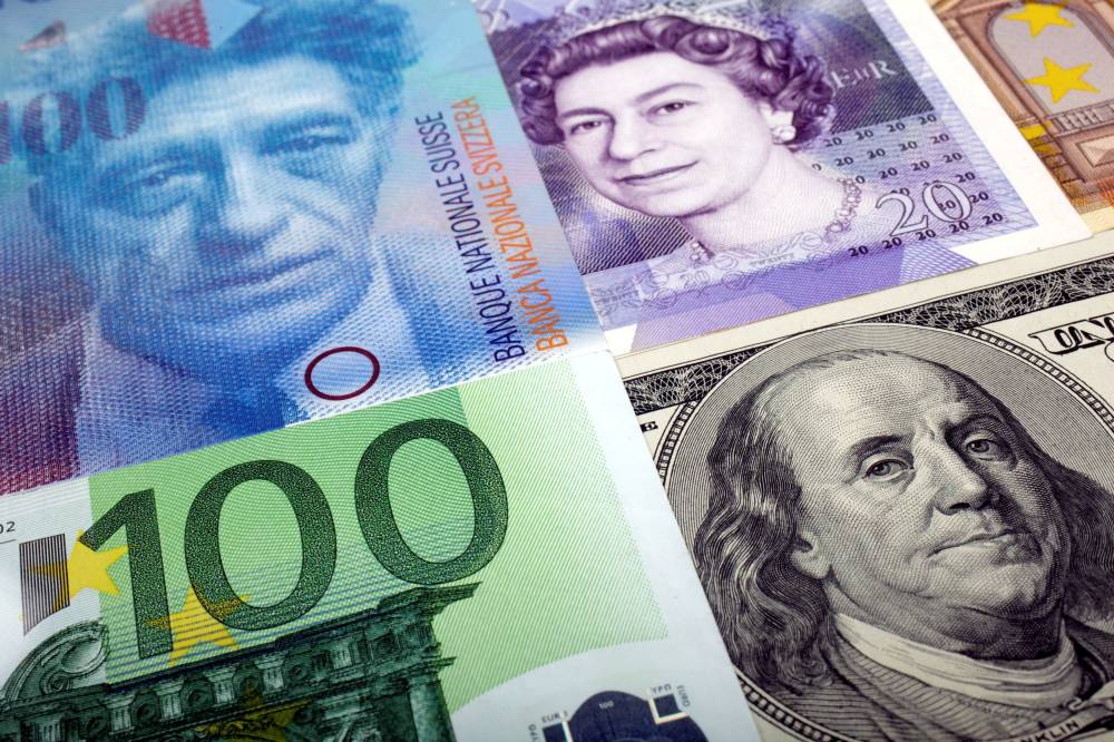 ترمب يوصي بارتداء الأقنعة مع تأكيد علماء أن عدوى كورونا تنتقل تنفسياً