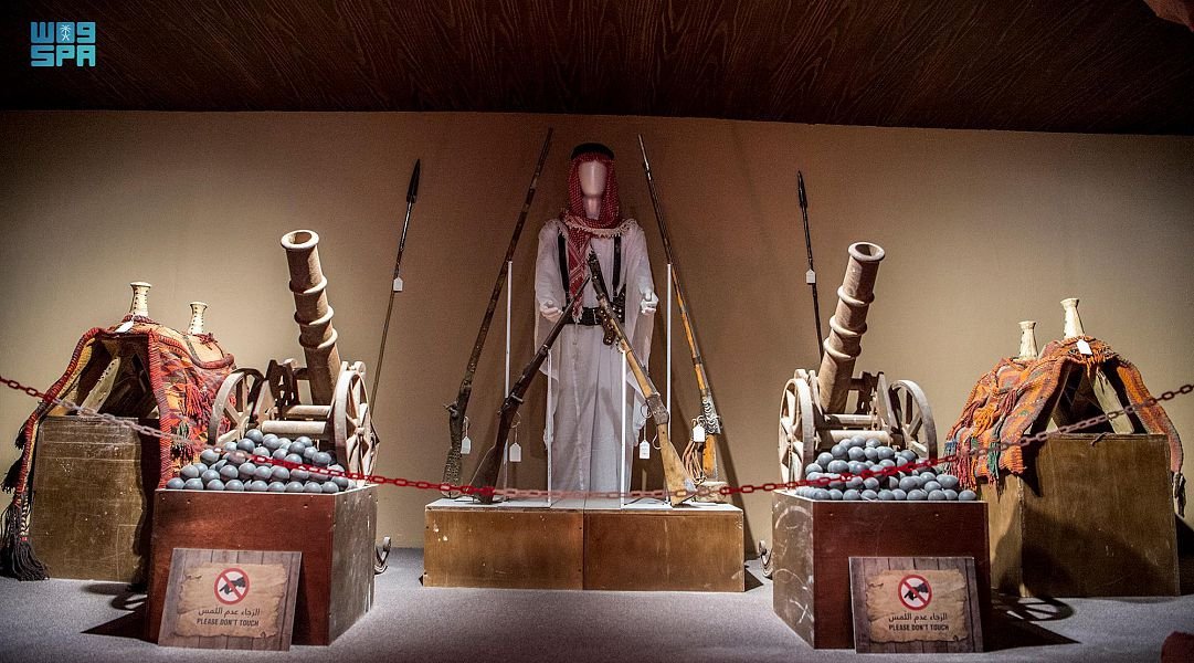 "كومبات فيلد" تستحضر جزءا من حياة الماضي لعرض الأسلحة والقطع الحربية قديما في موسم الرياض