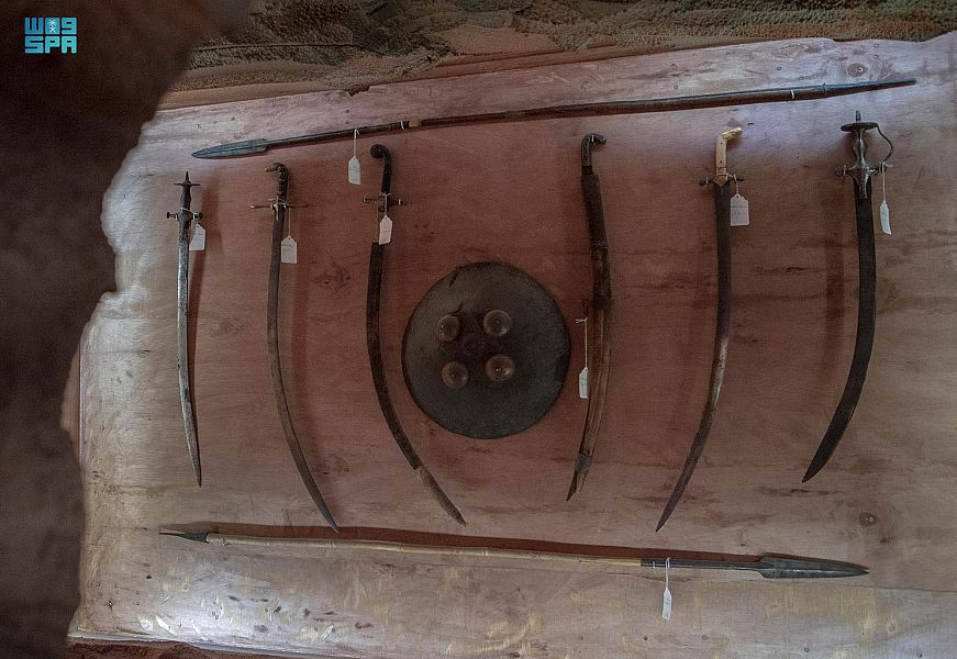 "كومبات فيلد" تستحضر جزءا من حياة الماضي لعرض الأسلحة والقطع الحربية قديما في موسم الرياض