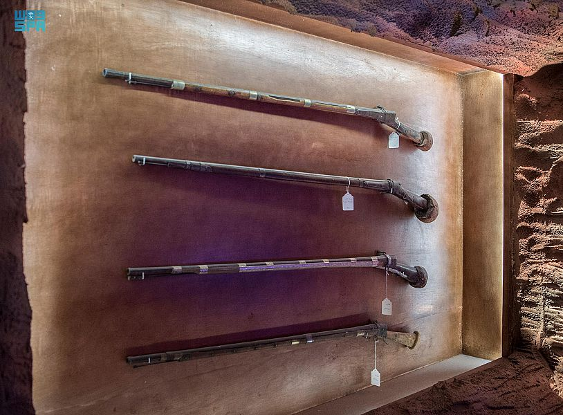 "كومبات فيلد" تستحضر جزءا من حياة الماضي لعرض الأسلحة والقطع الحربية قديما في موسم الرياض