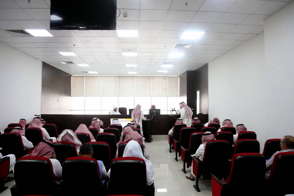 عدد القضايا التي استقبلتها محاكم الرياض بلغ 1235 قضية.
