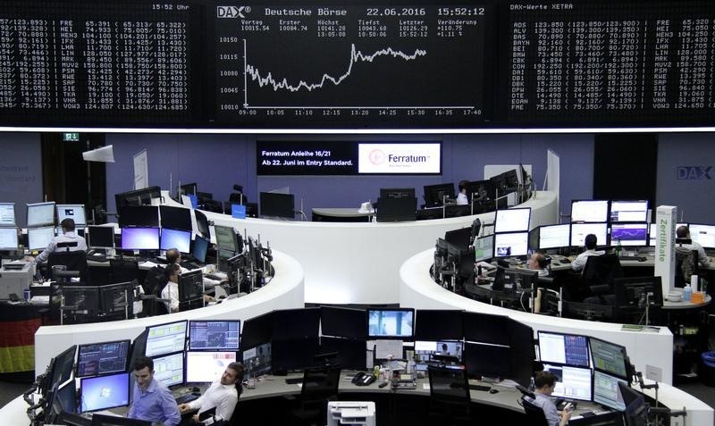 أسهم أوروبا تهبط وسط شكوك بشان فاعلية اللقاحات في مواجهة أوميكرون