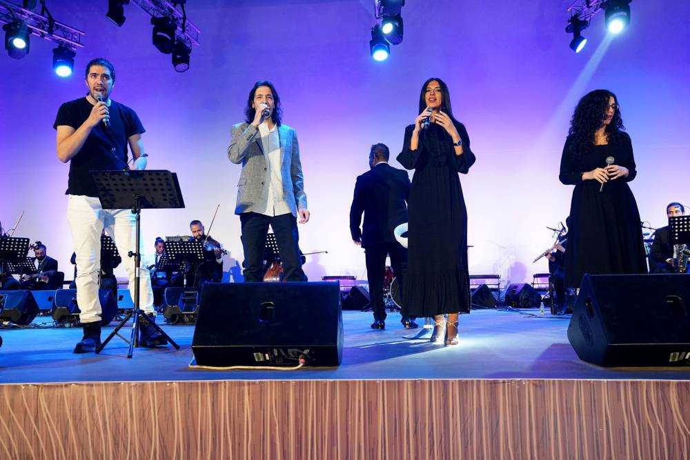 شارك أبناء طارق أغانيه للأفلام الكرتونية.