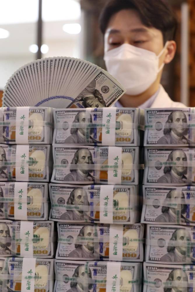 بلغت الاحتياطيات الأجنبية في كوريا 463.91 مليار دولار بنهاية الشهر الماضي.