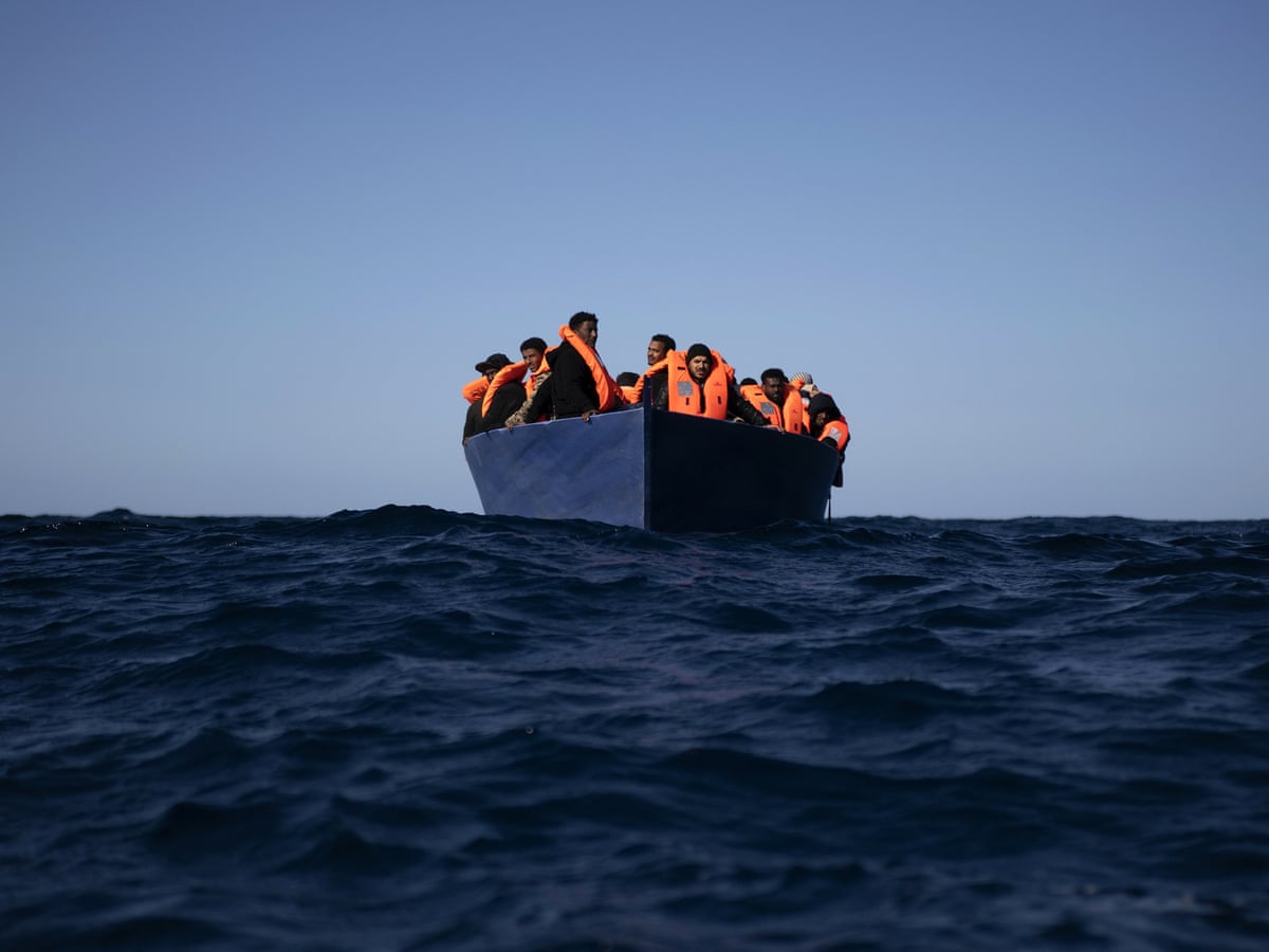 إيطاليا.. رضيع يعبر البحر المتوسط بمفرده إيطاليا.. رضيع يعبر البحر المتوسط بمفرده