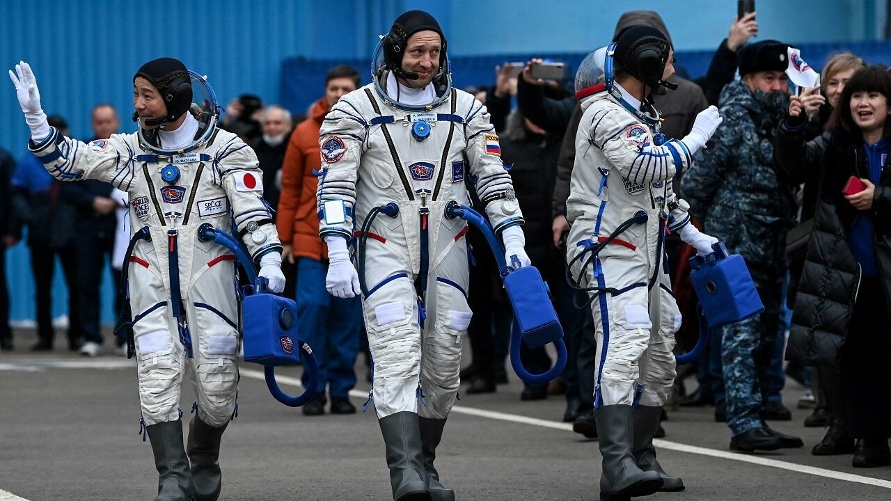 عودة سائحين يابانيين إلى الأرض بعد 12 يوما في الفضاء 