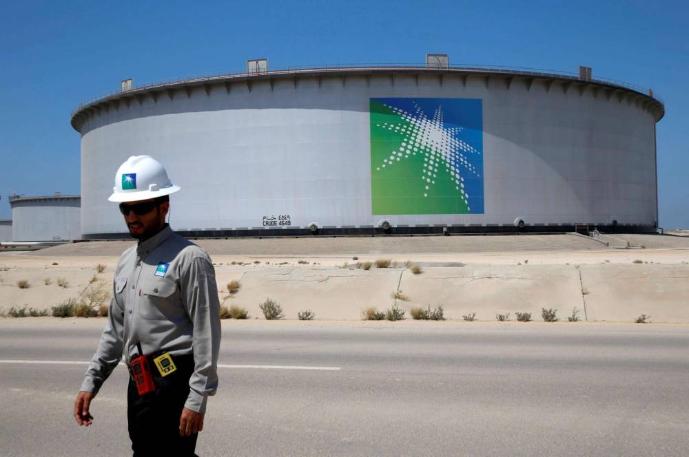 النفط يرتفع 3 % بعد زيادة سعر الخام السعودي
