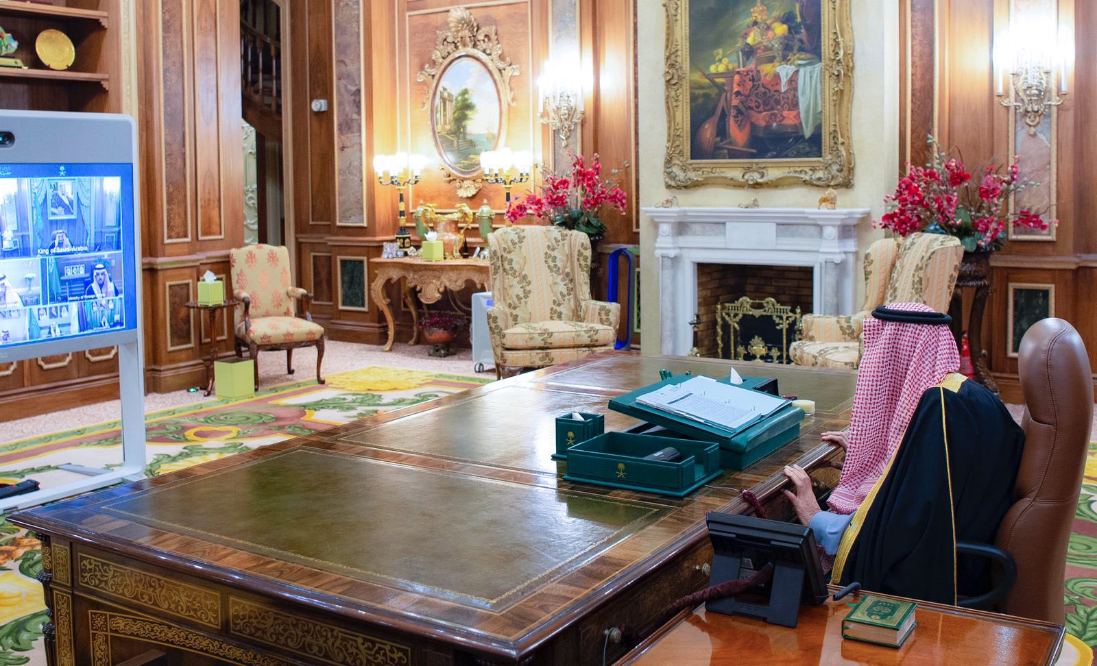 ربط مركز "النخيل والتمور" بوزير البيئة .. وإنشاء أكاديمية دولية سياحية