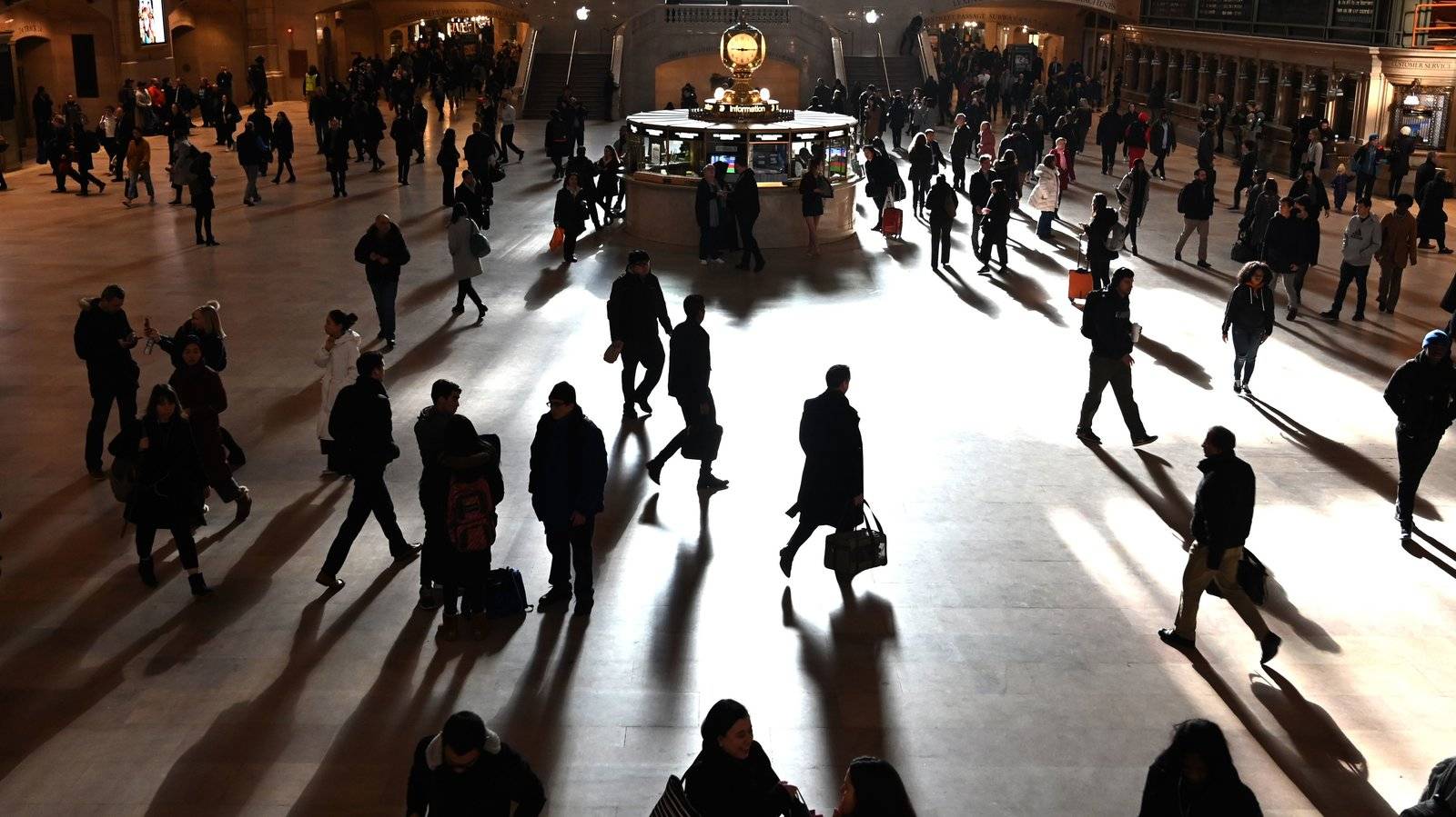 بعض العمال ما زالوا لم يعودوا إلى قوة العمل على الرغم من الوظائف الشاغرة القياسية.