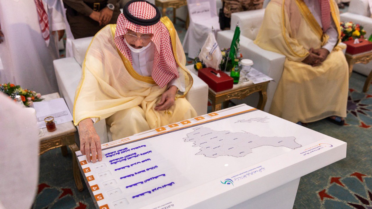 أمير جازان يدشن مشروعات كهربائية بأكثر من 2.3 مليار ريال