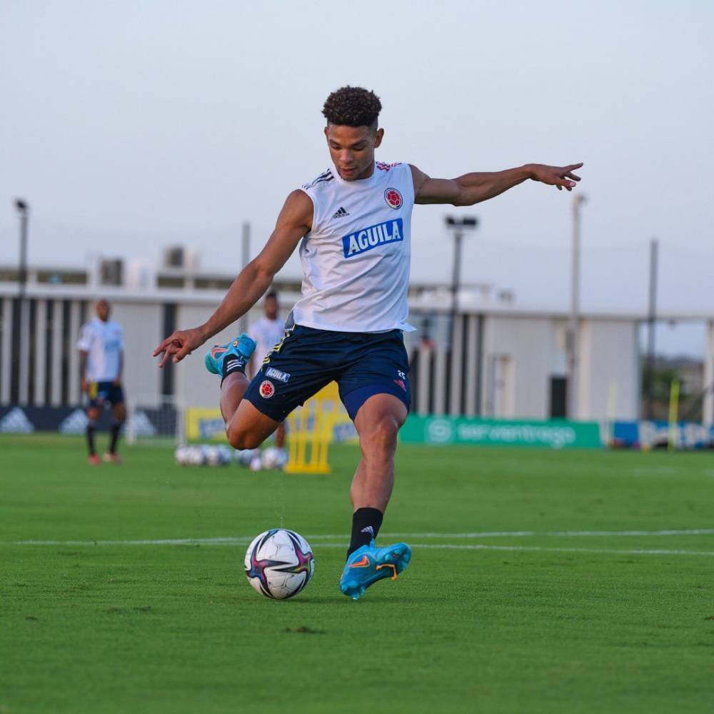 فالويس خلال تدريبات كوردوبا أمس. 