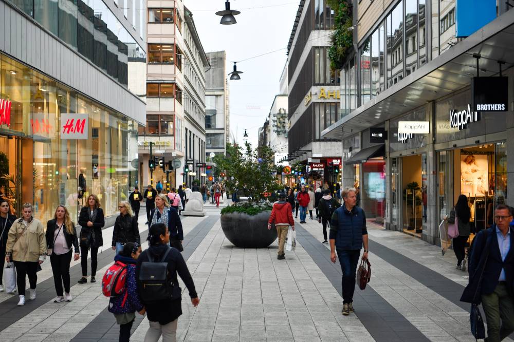  تراجعت معدلات البطالة بنسبة فاقت توقعات البنك المركزي.