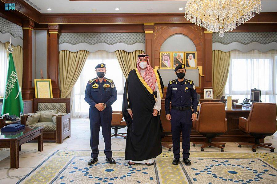 الأمير فيصل بن سلمان خلال استقباله العميد الجربوع.