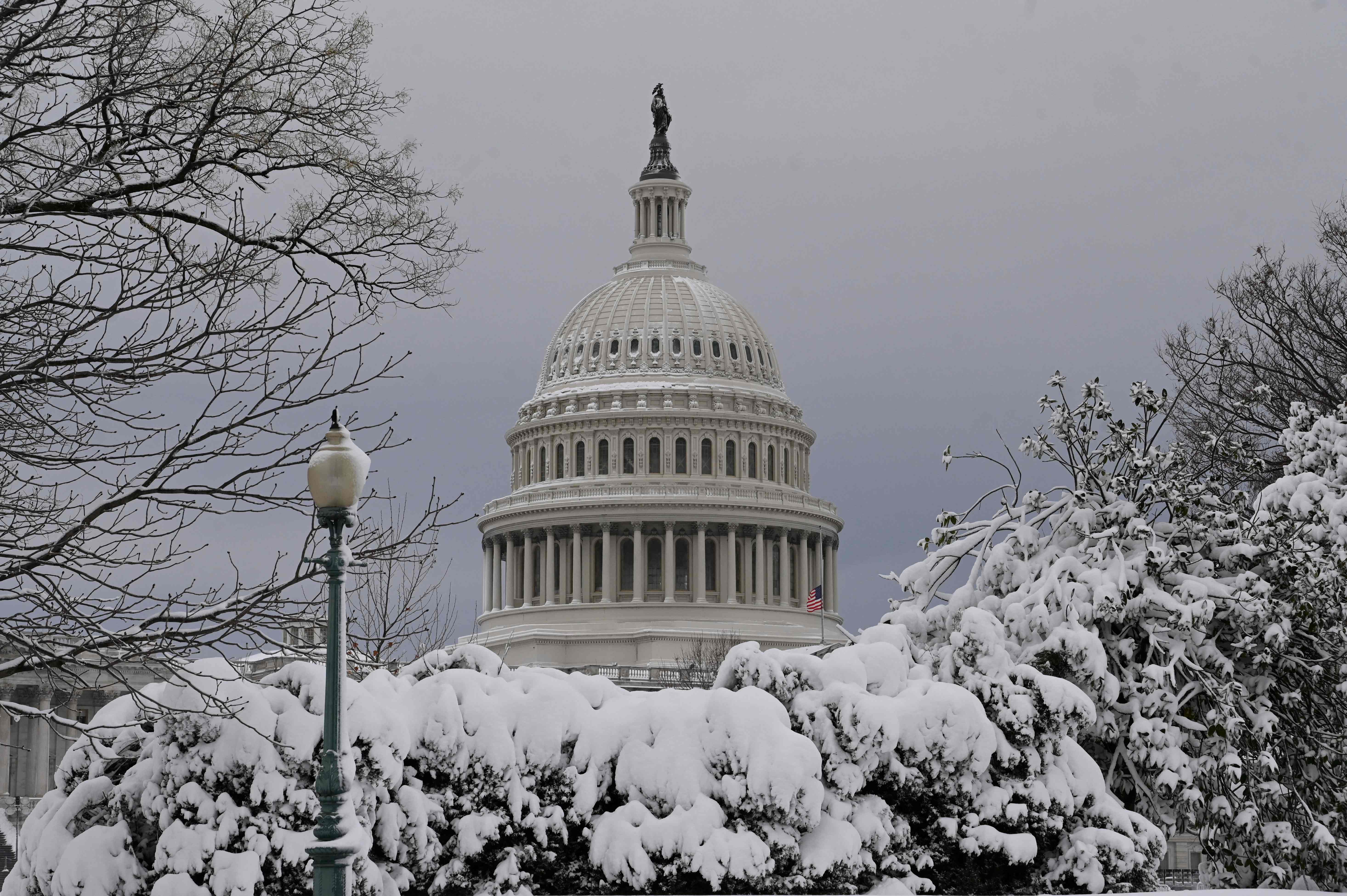 تفشي كوفيد في الكونجرس الأمريكي.. مصاب بين كل 7 أشخاص في المبنى