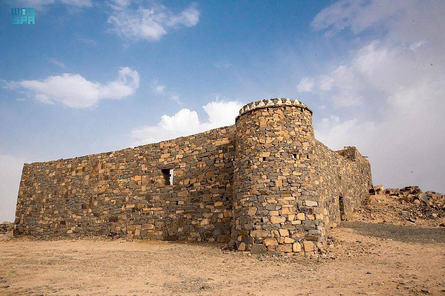 تعد قلعة العرفاء من أشهر القلاع في المملكة.