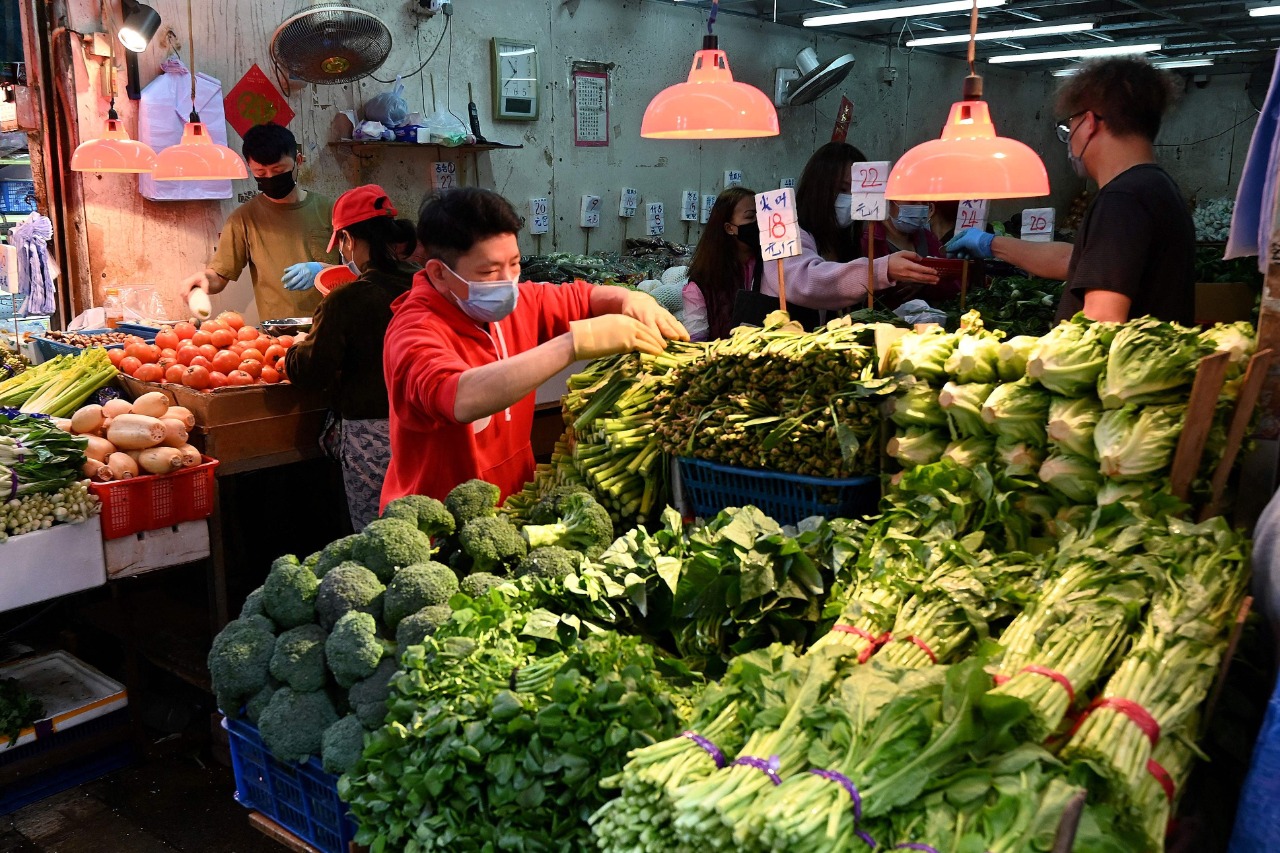 تفشي كورونا بين سائقي الشاحنات .. مخاوف من أزمة لتوريدات الغذاء في هونج كونج