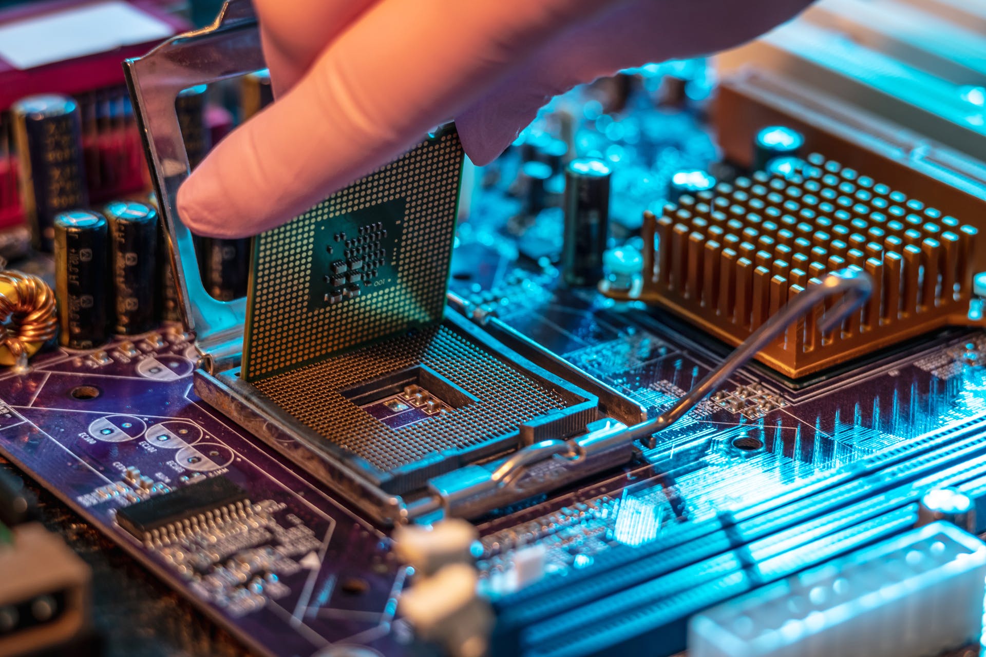 لأول مرة.. مبيعات أشباه الموصلات تتجاوز نصف تريليون دولار