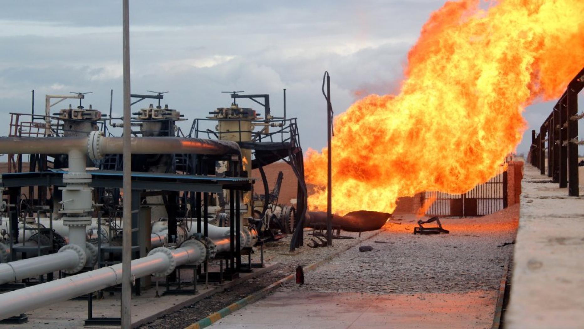 Горящий газопровод. Взрыв нефтепровода в Турции. Пожар на газопроводе. Взрыв природного газа.