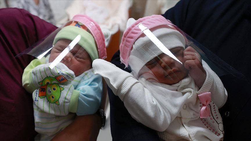 أمرت الصين هونج كونج الالتزام بعزل أي شخص يُصاب بالفيروس.