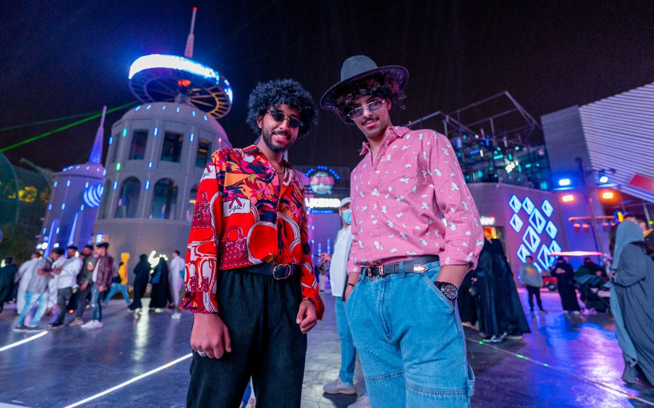 شخصيات السبعينات والثمانينات تواصل نجاحها في حفلة التنكر بموسم الرياض