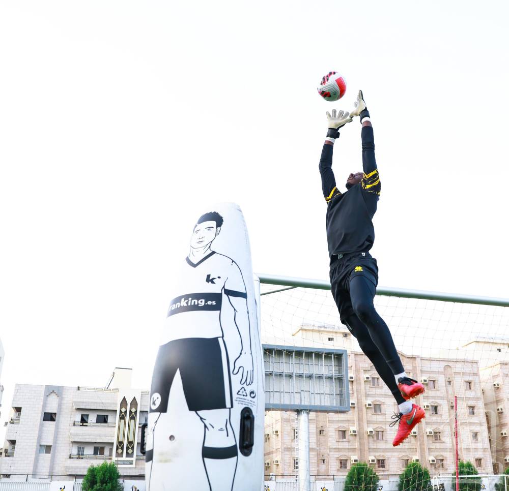 جانب من تدريب حراس الاتحاد أمس. "مركز الاتحاد الإعلامي"