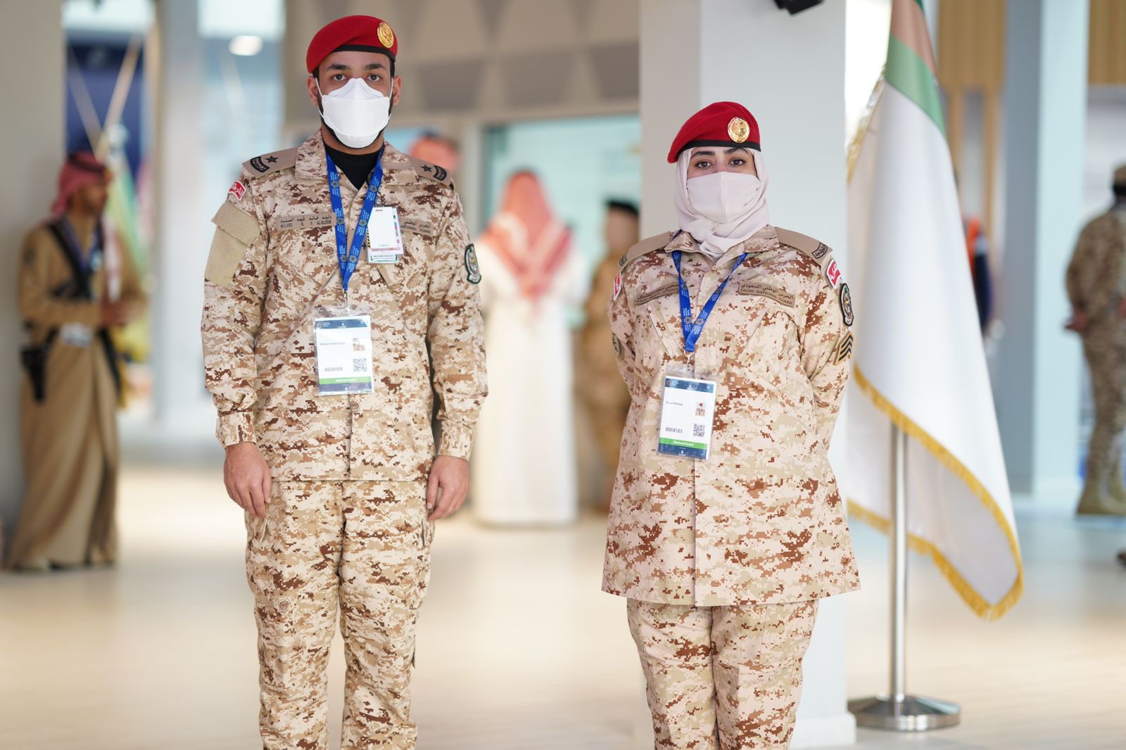 في معرض الدفاع .. المرأة السعودية تقف شامخة و بثقة في السلك العسكري