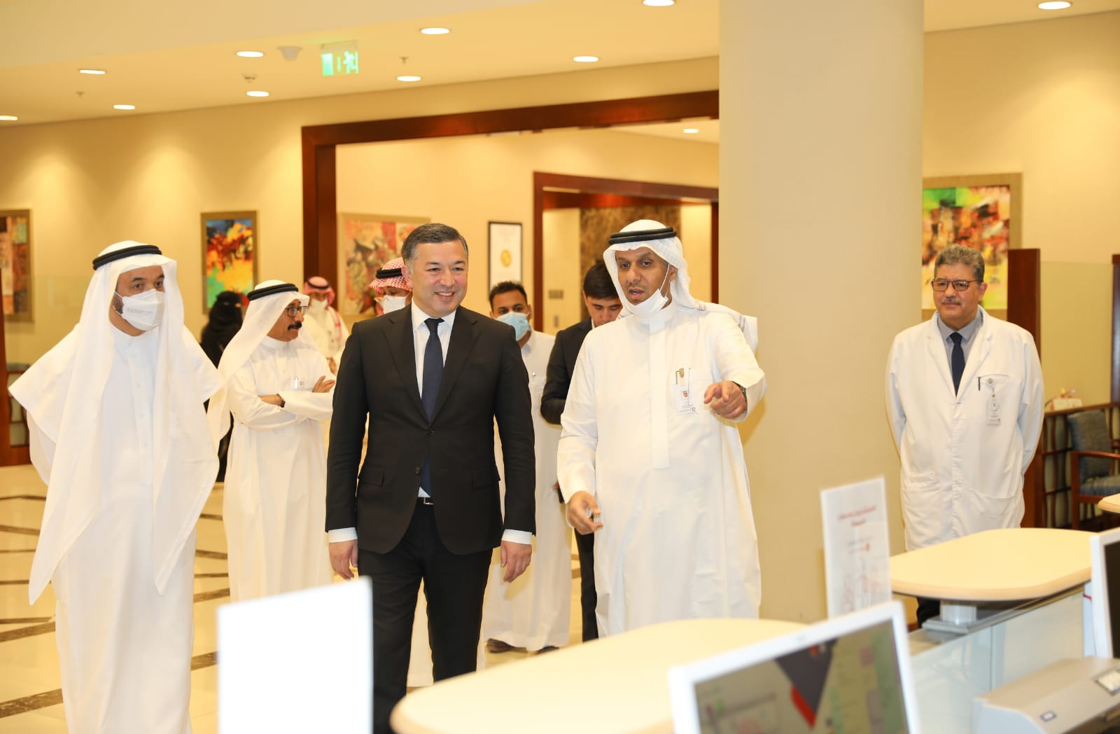 وزير الصحة الأوزبكي يزور مستشفى سليمان الحبيب بالسويدي