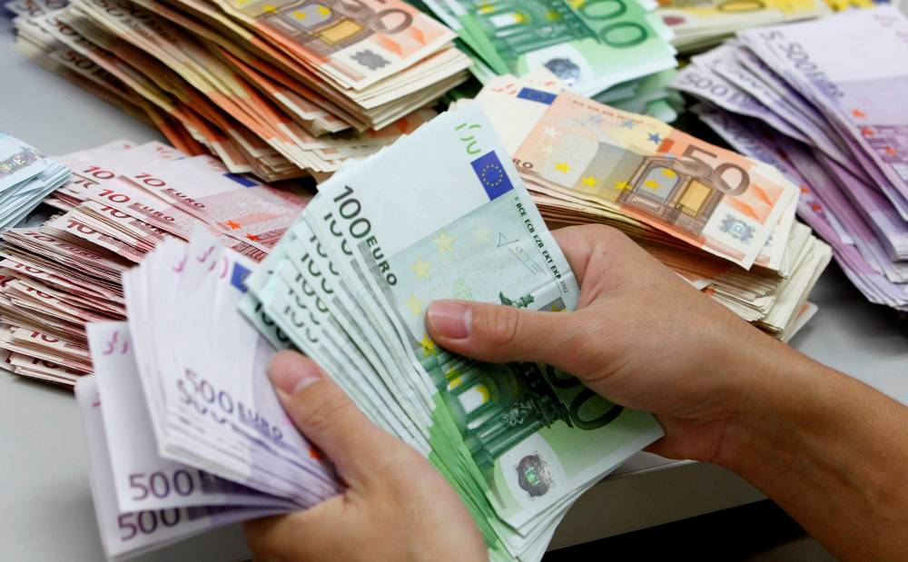 العملة الأوروبية الموحدة شهدت هذا الشهر تراجعا بأكثر من 4 في المائة.