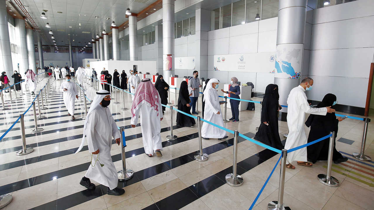 رفع تعليق السفر بالهوية الوطنية من وإلى دول مجلس التعاون 