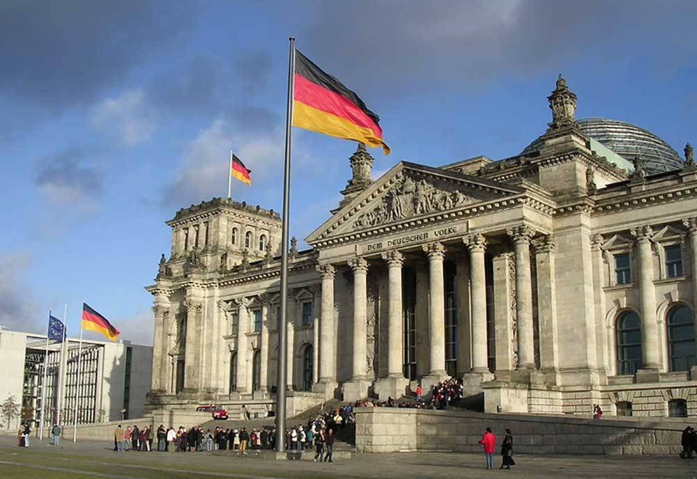 الحكومة الاتحادية في ألمانيا تقوم بكل شيء من أجل تجنب خطر ما يسمى بالركود التضخمي.