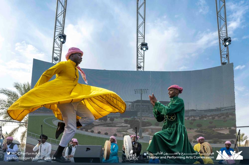 عجز تجارة السلع للولايات المتحدة ينخفض مع انتعاش الصادرات