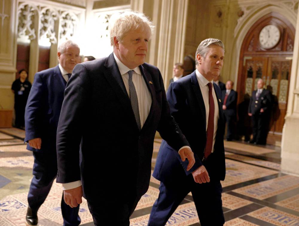 جونسون لدى حضوره الافتتاح الرسمي للبرلمان أمس. "الفرنسية"