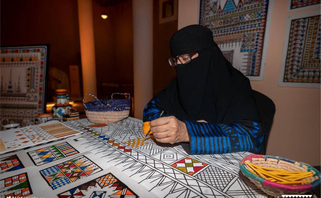 المبادرة تهدف إلى إبراز جمال الحرف اليدوية المحلية العريقة.