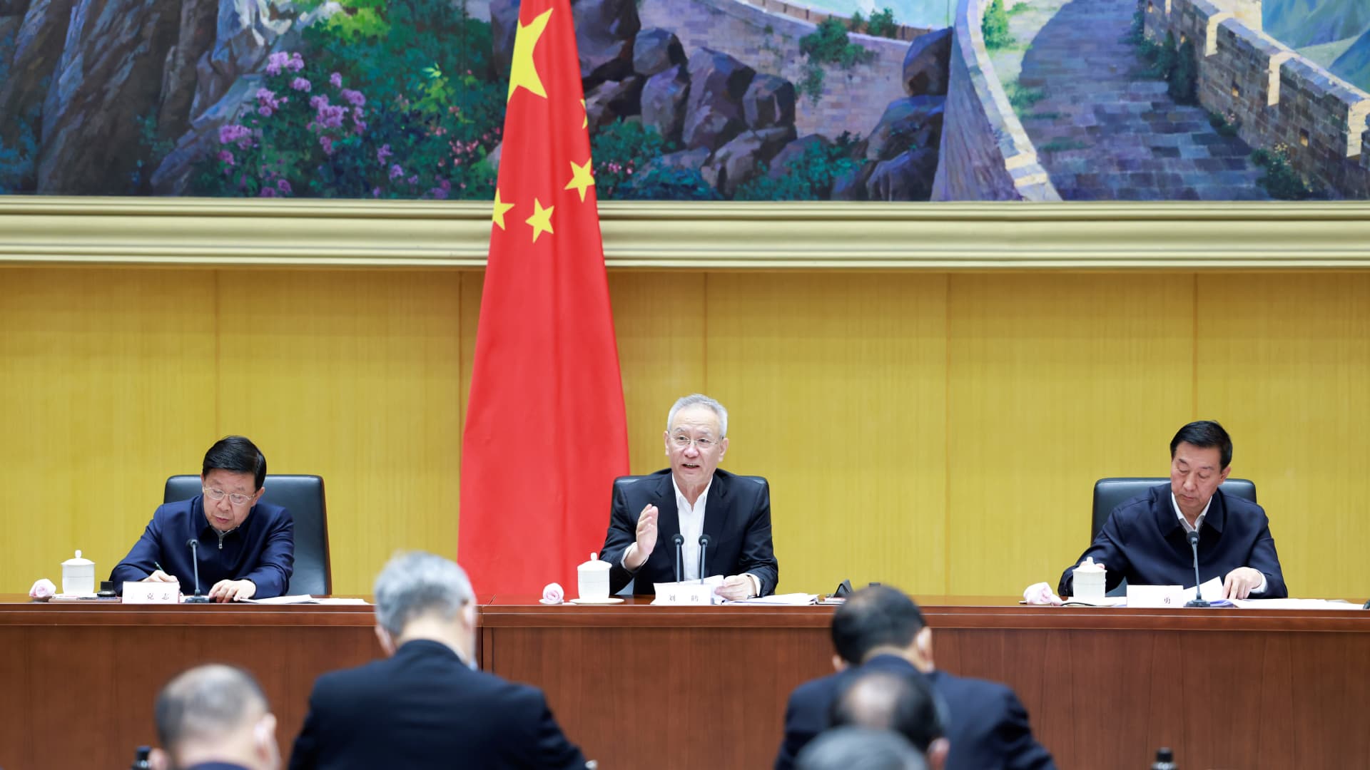 مع تصاعد التحديات الاقتصادية.. الصين تخفف لهجتها مع الشركات التكنولوجية