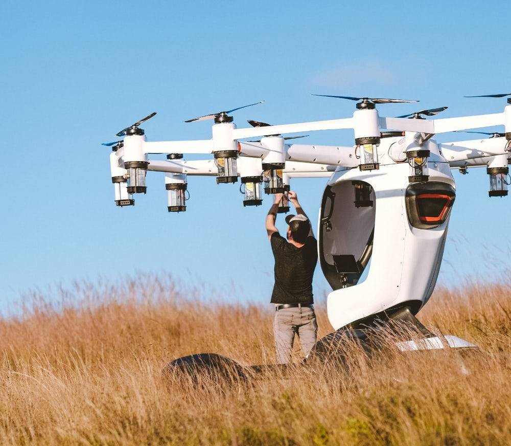 تقنيات الطيار الآلي تتيح للناس إلى حد كبير الطيران بمفردهم.