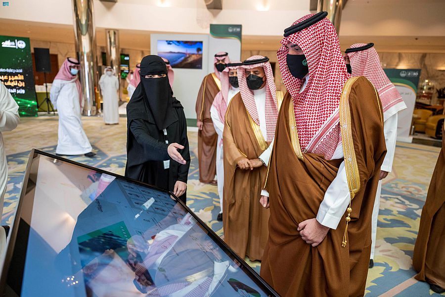 وزير الداخلية يرعى حفل اختتام تحدي أبشر الثاني