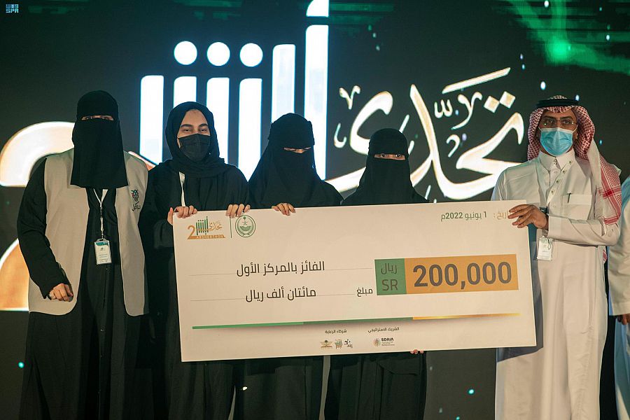 وزير الداخلية يرعى حفل اختتام تحدي أبشر الثاني