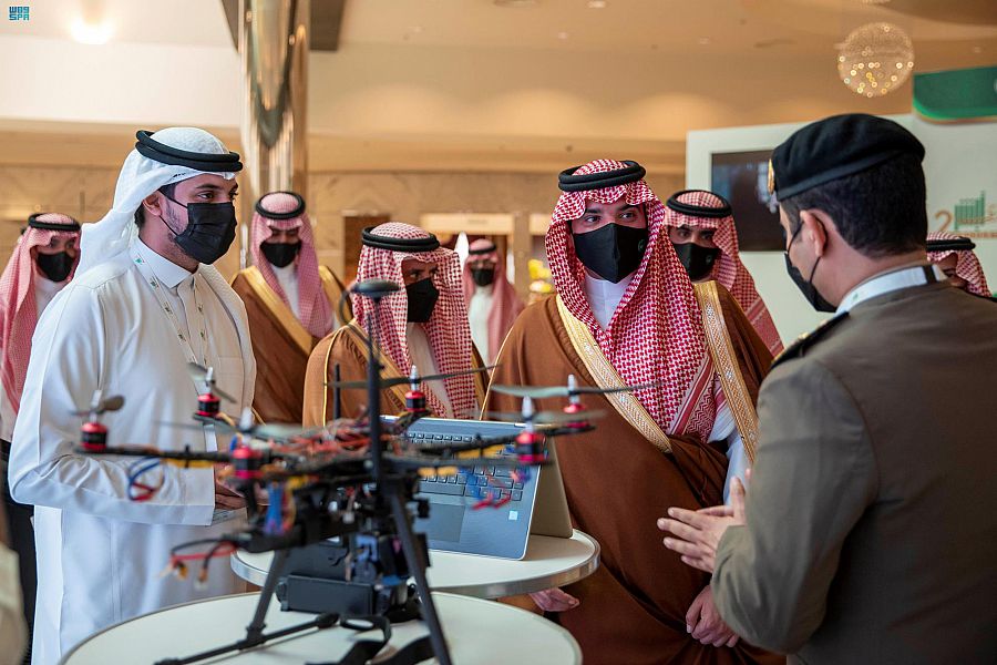 وزير الداخلية يرعى حفل اختتام تحدي أبشر الثاني