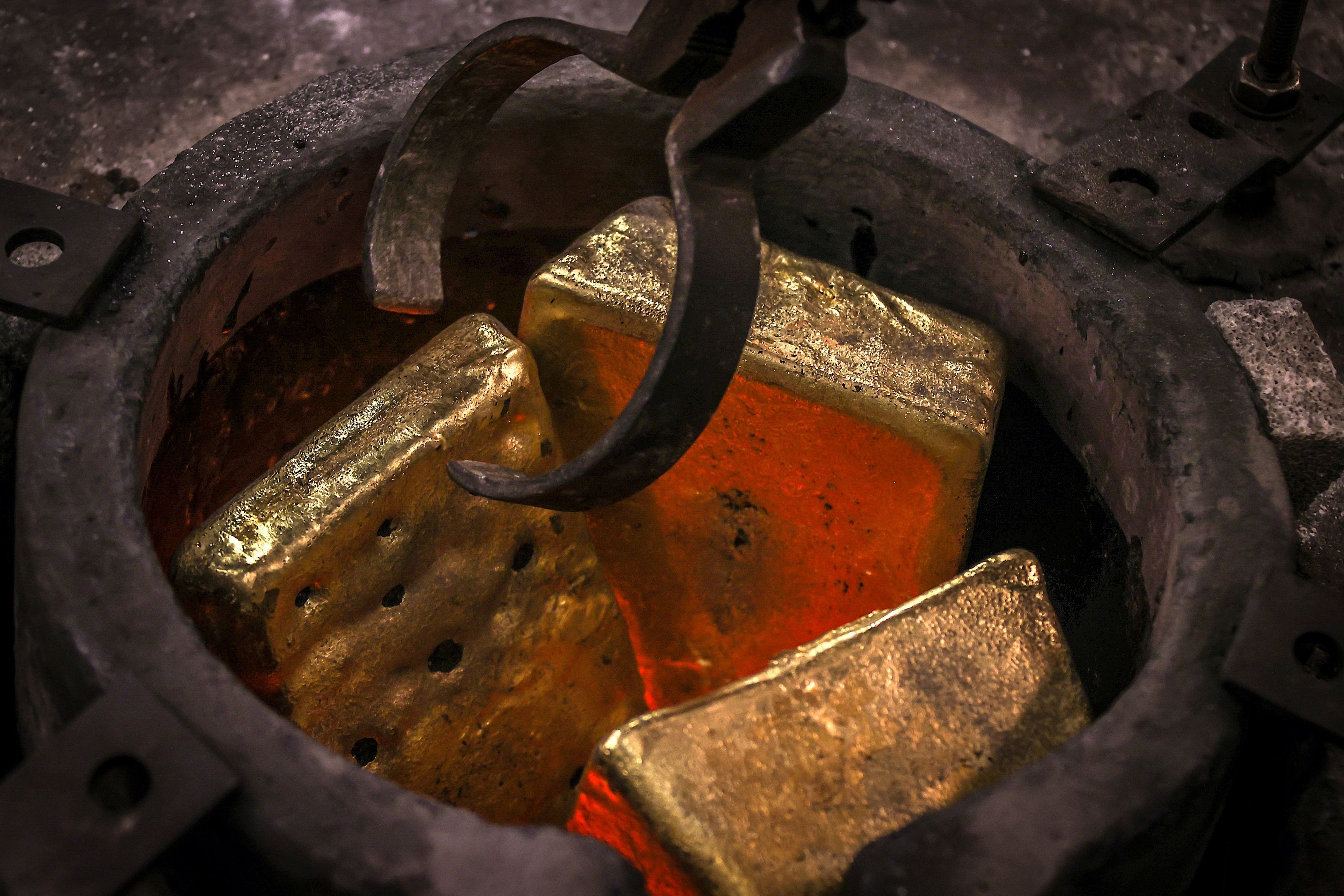 الذهب يرتفع إلى 1861.39 دولارا للأوقية