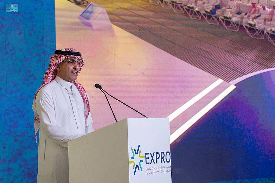 رئيس كينيا يمدد حظر التجول شهرين