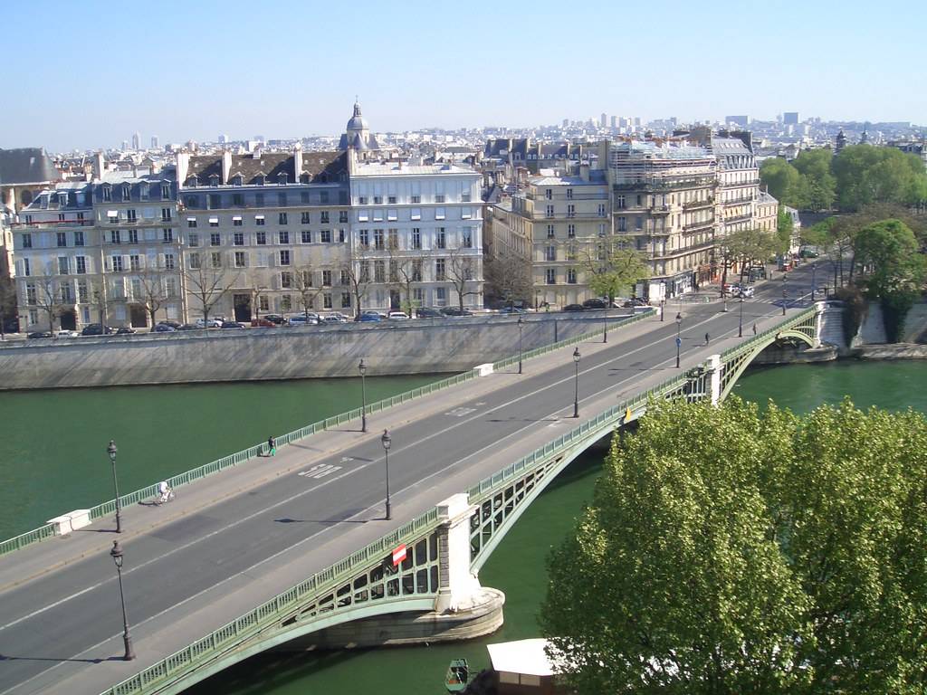 La France développe le réseau « Urban Cooling » pour économiser l’énergie.  89 km de canalisations sous les pieds des Parisiens